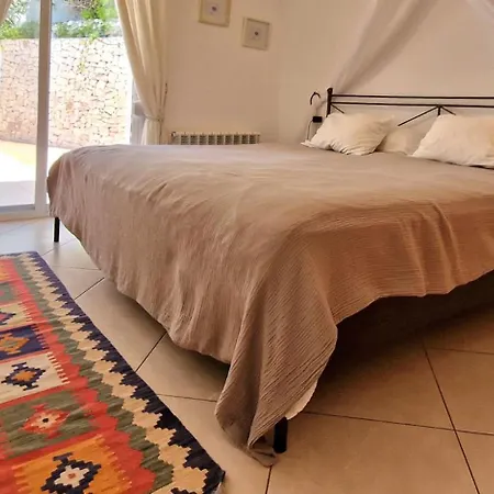 Elizabeth Villa